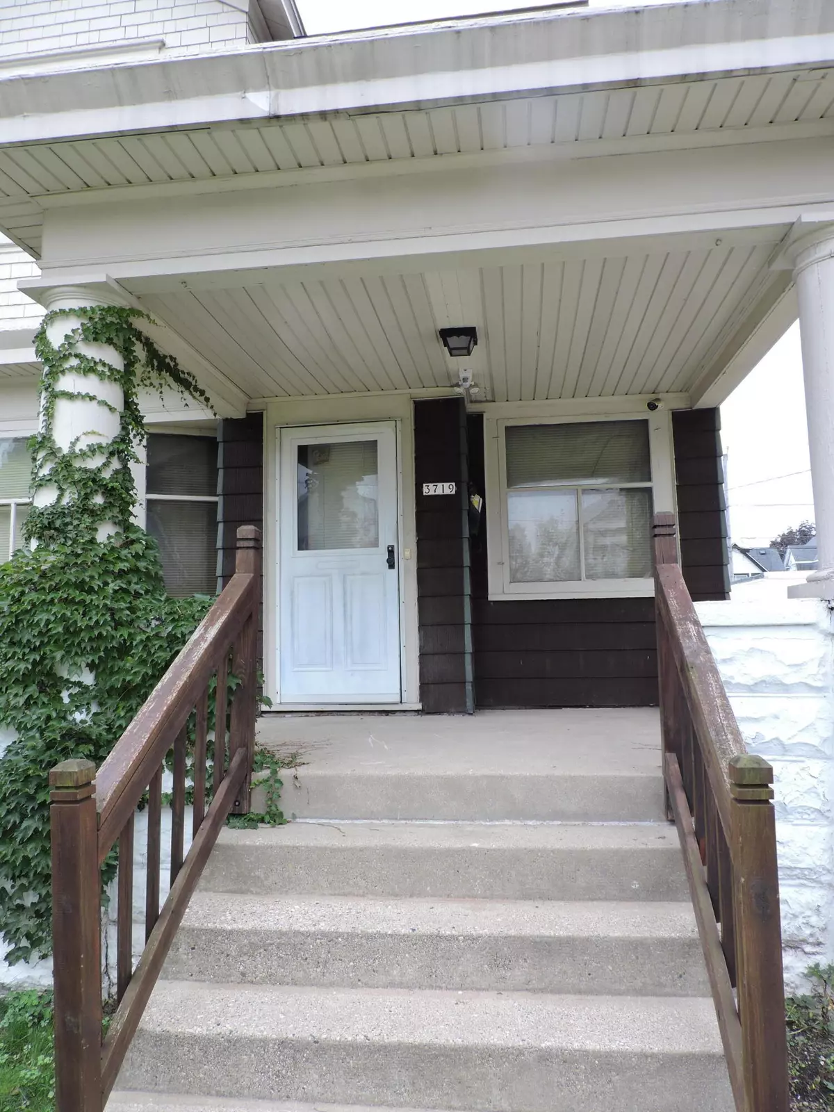 Milwaukee, WI 53215,3719 W Frederica Pl