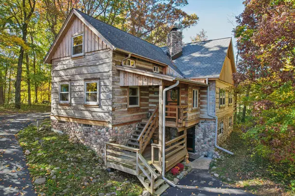 5996 Donegal Rd, Erin, WI 53033