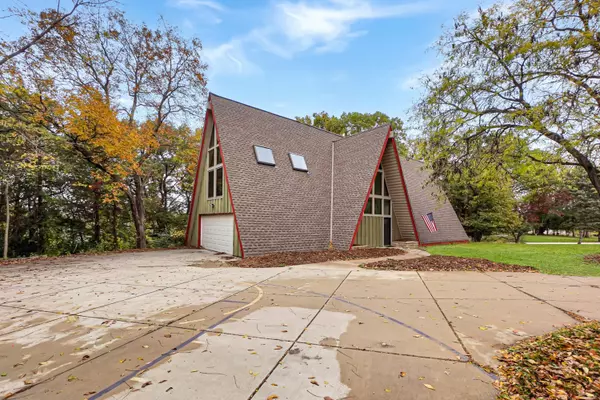 N67W32498 Wildwood Point Rd, Merton, WI 53029