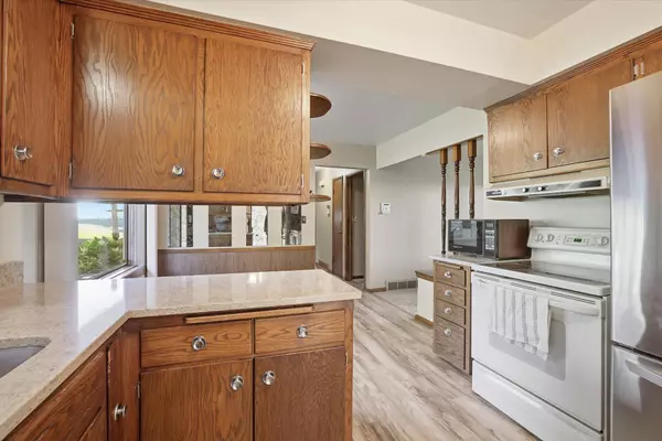 Milwaukee, WI 53225,5935 N 117th St