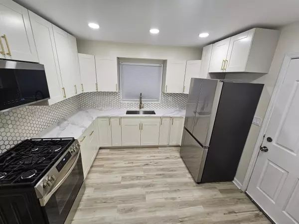 Milwaukee, WI 53221,4733 S 22nd St