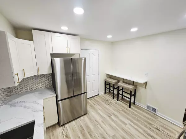 Milwaukee, WI 53221,4733 S 22nd St