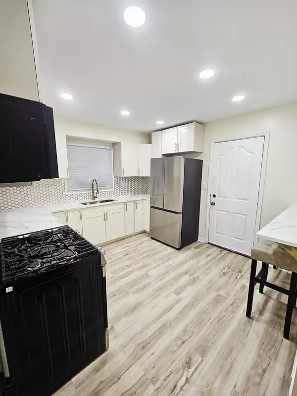 Milwaukee, WI 53221,4733 S 22nd St