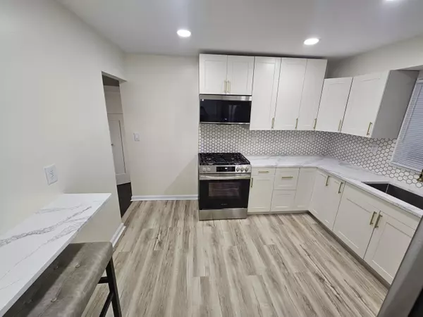 Milwaukee, WI 53221,4733 S 22nd St