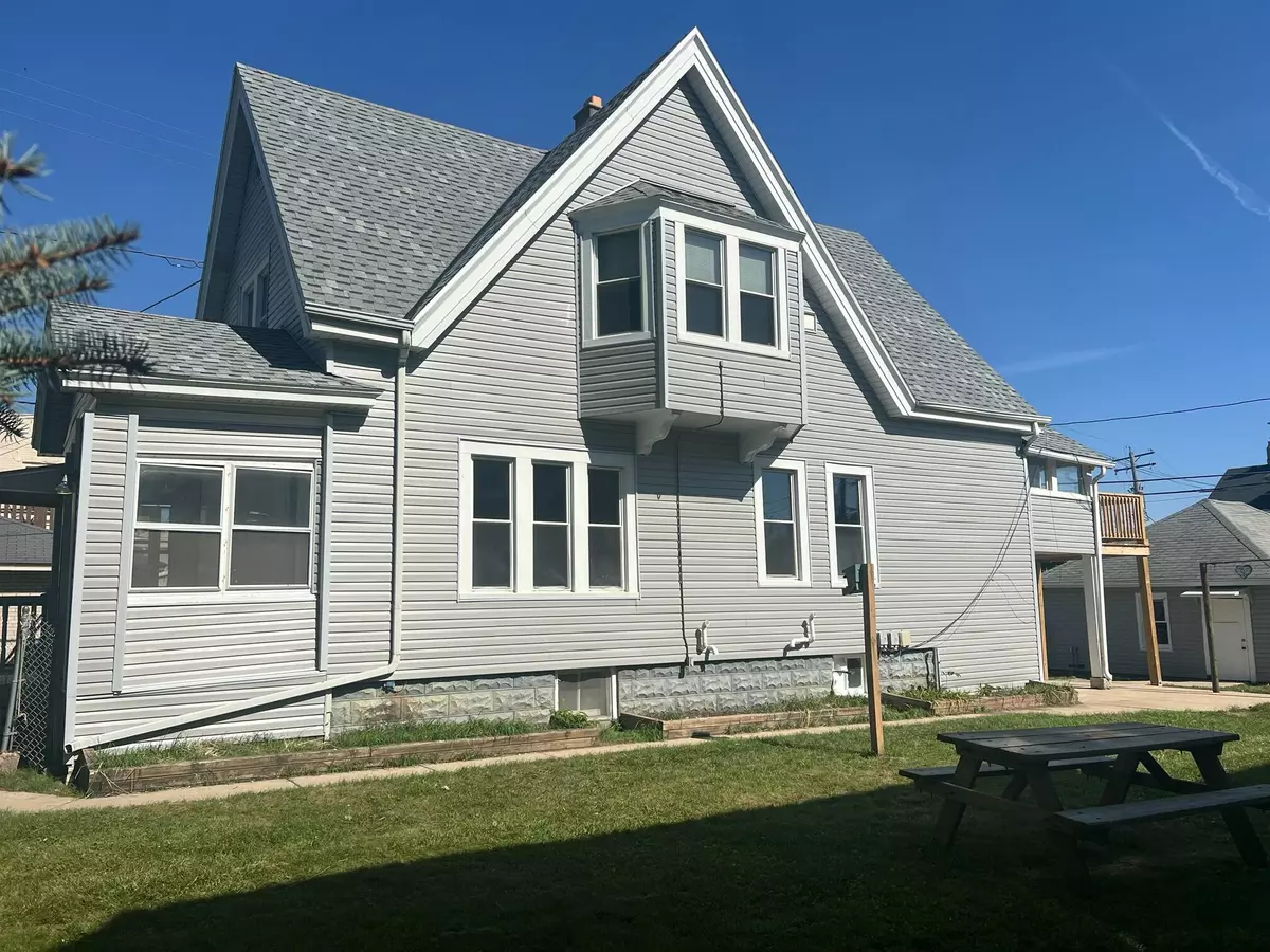 West Allis, WI 53214,1352 S 59th St