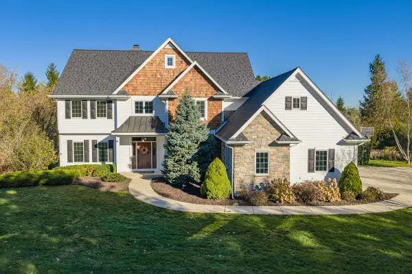 11012 Cedar Creek Rd, Cedarburg, WI 53012