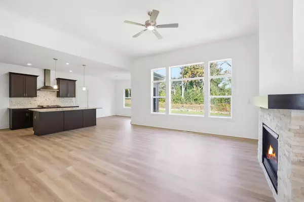 842 Medina Dr, Mukwonago, WI 53149