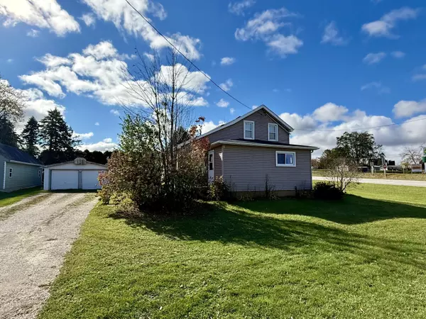 127 E 1st St, Waldo, WI 53093