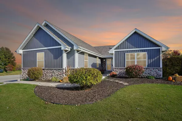 921 E Prairie View Dr, Oak Creek, WI 53154