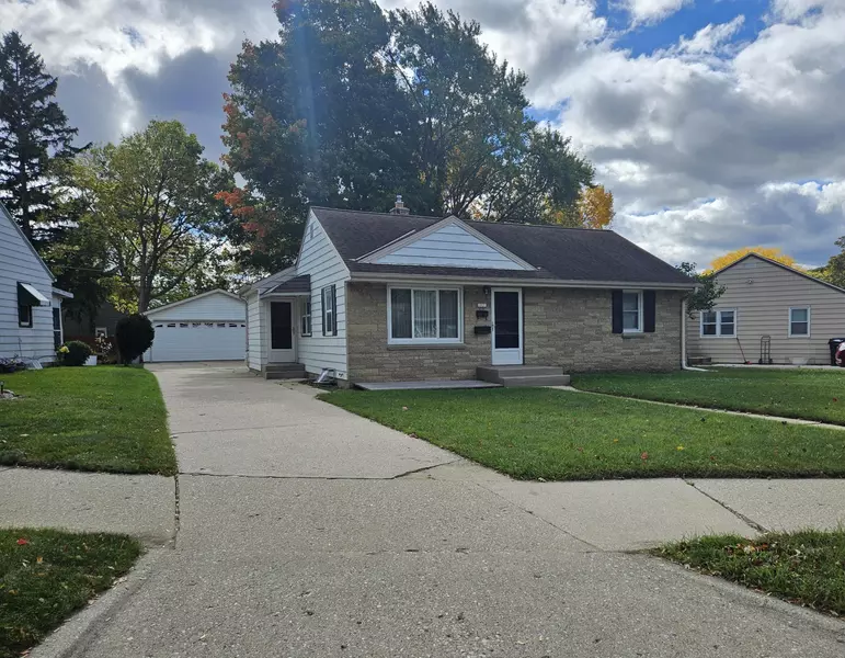 1921 W Birch Ct, Milwaukee, WI 53209