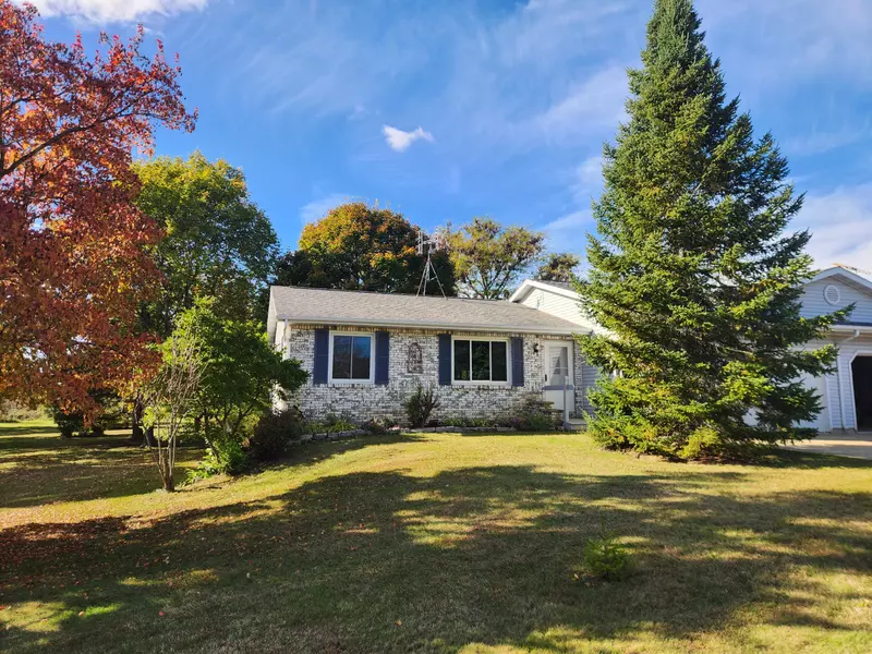 N2020 E River Ct, Auburn, WI 53010