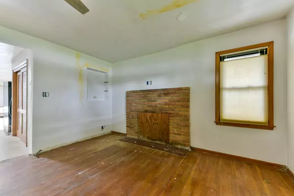 Oak Creek, WI 53154,8974 S Chicago Rd