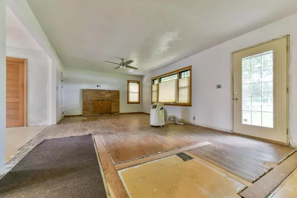 Oak Creek, WI 53154,8974 S Chicago Rd