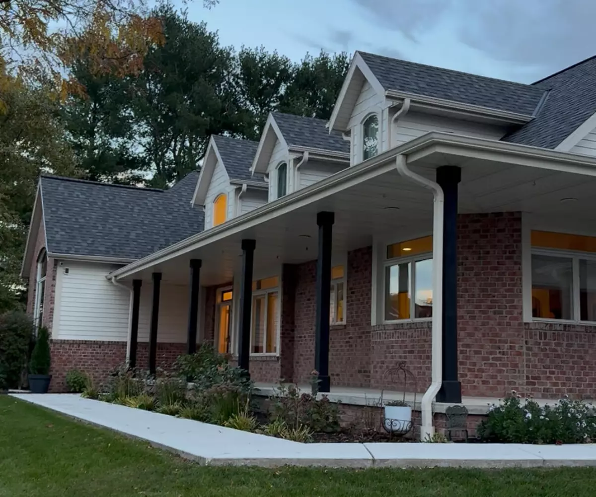 Dousman, WI 53118,379 Sand Hill Ln