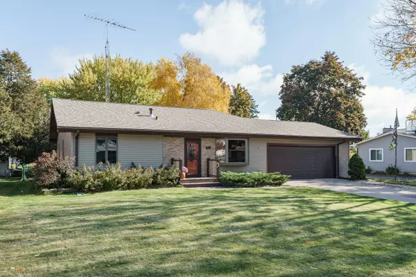 1117 W Circle Dr, Beaver Dam, WI 53916
