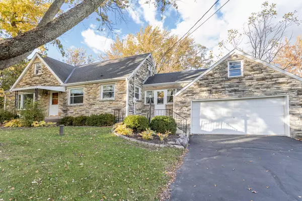 N72W16944 Good Hope Rd, Menomonee Falls, WI 53051