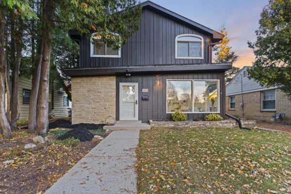 3328 S Honey Creek Dr, Milwaukee, WI 53219