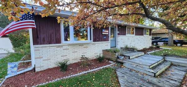 W277 Madison Ave, Ixonia, WI 53066