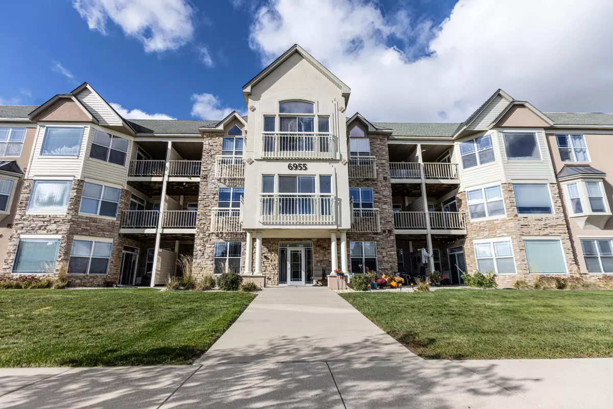 Franklin, WI 53132,6955 S Riverwood Blvd Unit 111