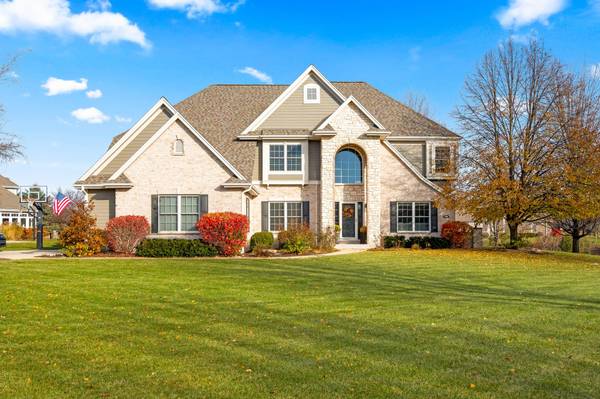 394 Sunshine Dr, Hartland, WI 53029