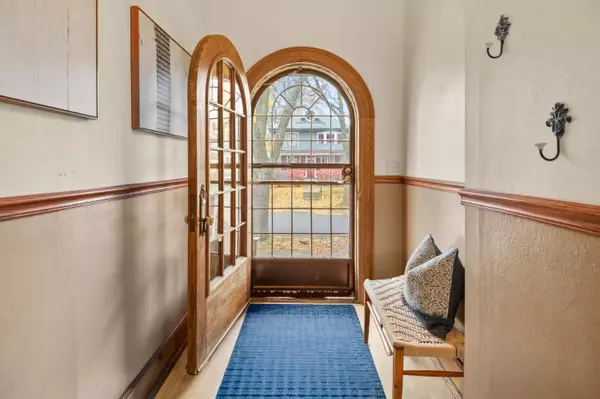 Milwaukee, WI 53211,2918 N Hackett Ave