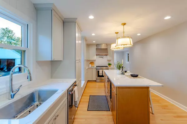 8201 N Whitney Rd Fox Point, WI 53217