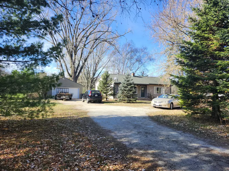 3118 S 10th St, Manitowoc, WI 54220