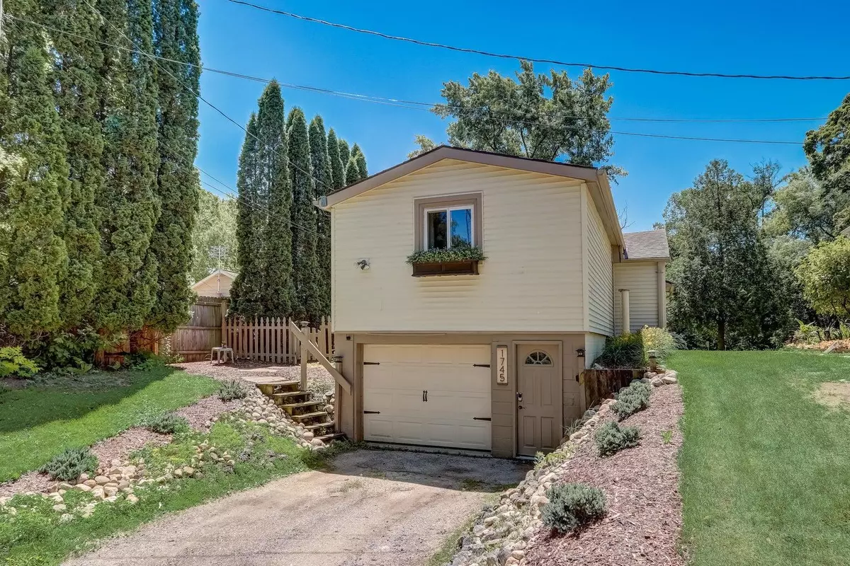 Cedarburg, WI 53012,1745 Covered Bridge Rd