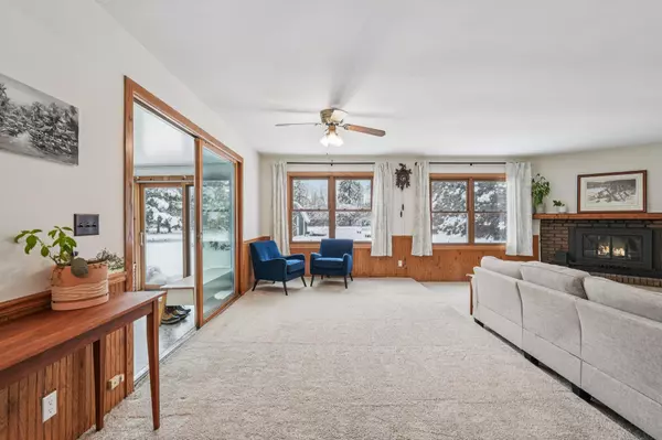 Mequon, WI 53092,10047 N Meadow Ln