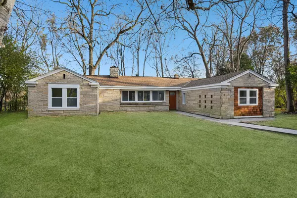 Glendale, WI 53209,5686 N River Forest Dr