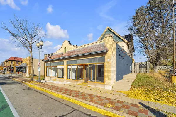 Wauwatosa, WI 53213,6528 W North Ave