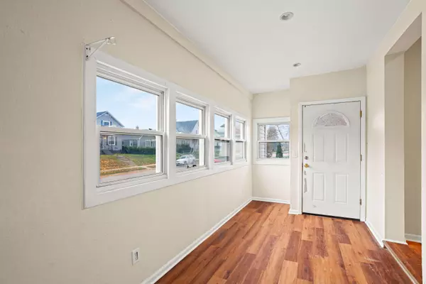 South Milwaukee, WI 53172,416 Marquette Ave