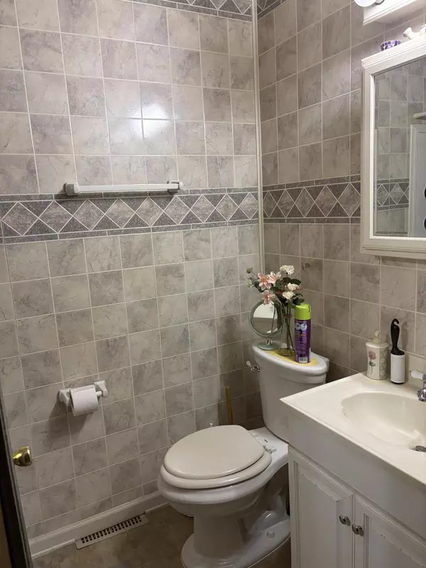 Milwaukee, WI 53227,3209 S 85th St