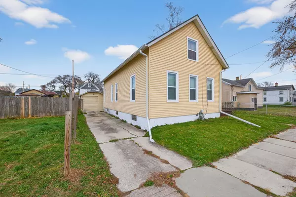 Racine, WI 53403,1609 St Clair St