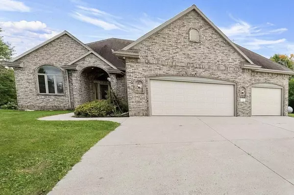 7901 Middle Rd,  Manitowoc Rapids,  WI 54220