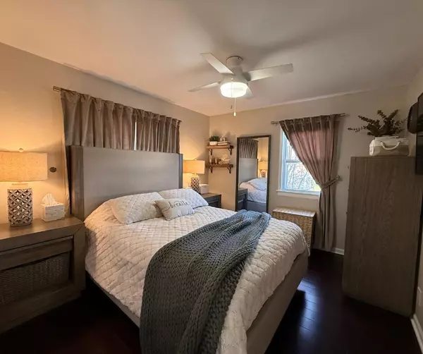 Milwaukee, WI 53207,424 E Waterford Ave