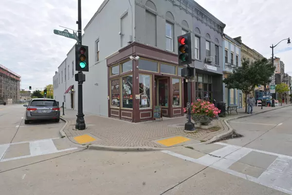 Racine, WI 53403,501 6th St