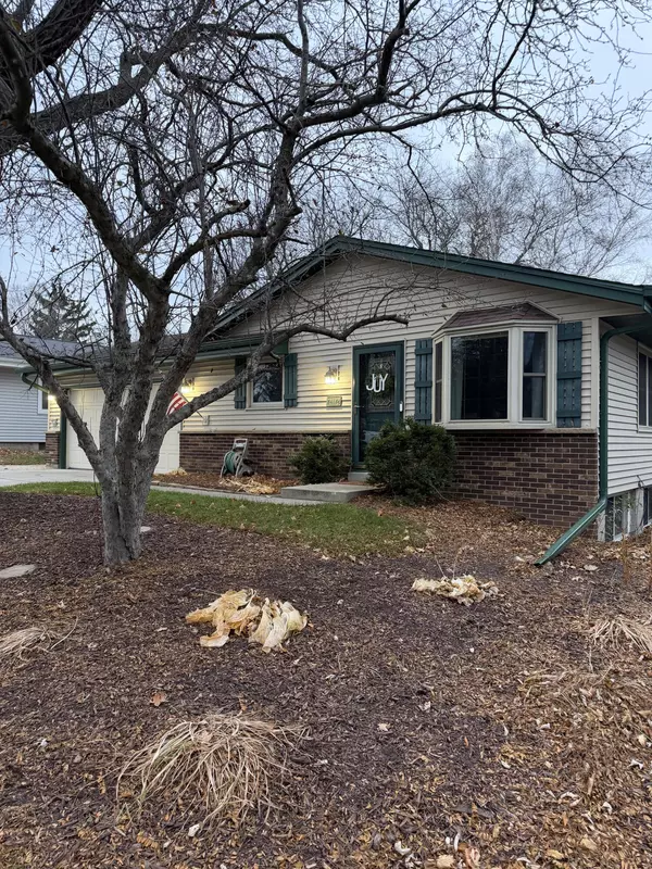 West Bend, WI 53090,2112 Deerfield Dr