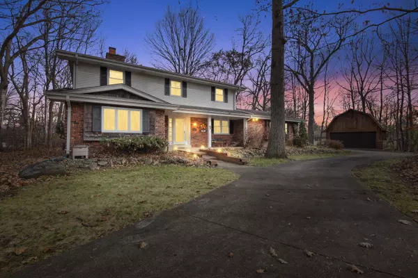 2550 Harmony Cir, Brookfield, WI 53045