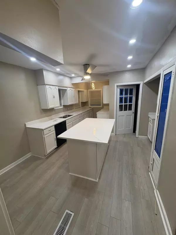 Milwaukee, WI 53210,2831 N 46th St