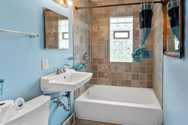 Milwaukee, WI 53207,3553 S Herman St