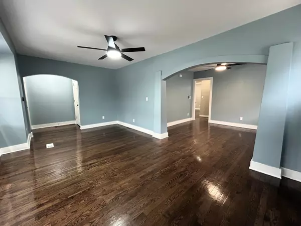 Milwaukee, WI 53209,4462 N 27th St