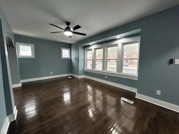 Milwaukee, WI 53209,4462 N 27th St