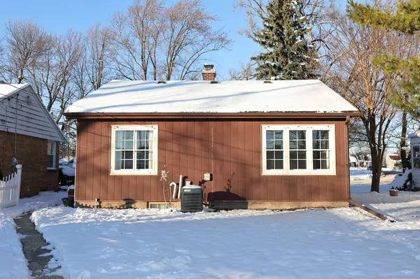 Wauwatosa, WI 53222,10907 Glenway Ct