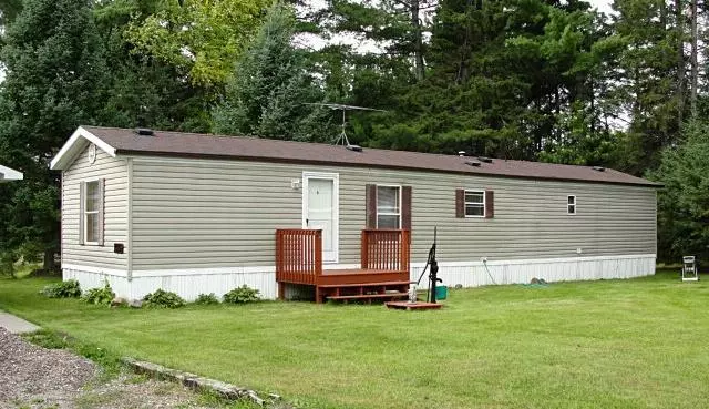 7598 Kelly RD, Armstrong Creek, WI 54103