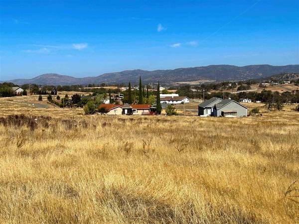 9776 Banderilla Dr, La Grange, CA 95329