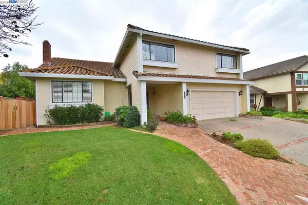 16816 Columbia Dr, Castro Valley, CA 94552