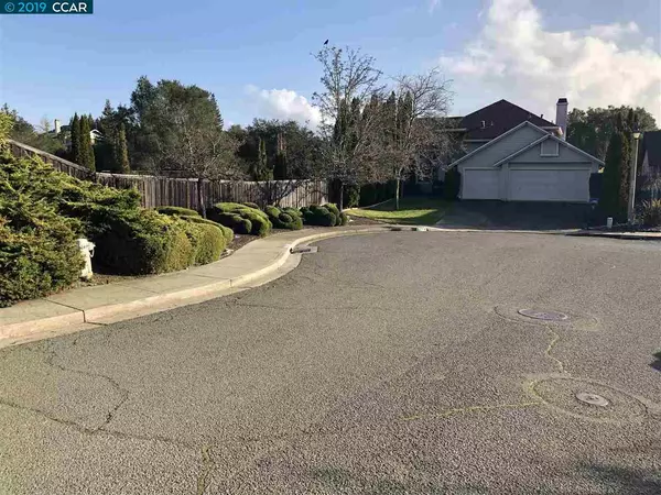 2734 Thomas Ct, Pinole, CA 94564