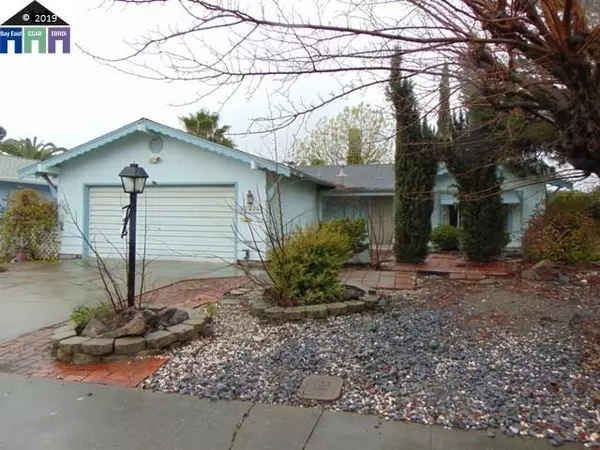 163 Lassen Circle, Vacaville, CA 95687