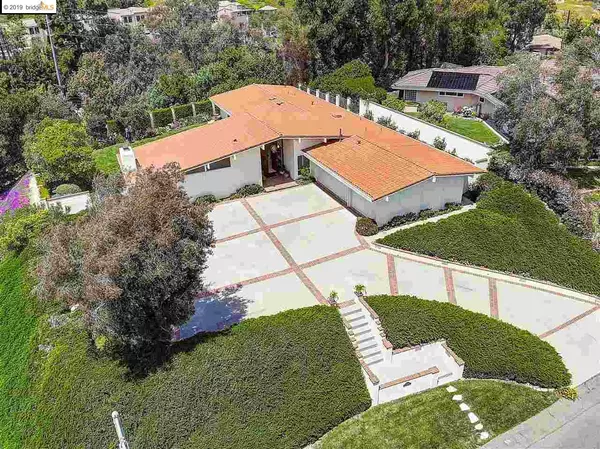 5465 Middlecrest Rd, Rancho Palos Verdes, CA 90275